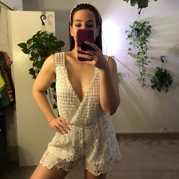 San Joy Pants - White Lace Short Romper Sz S